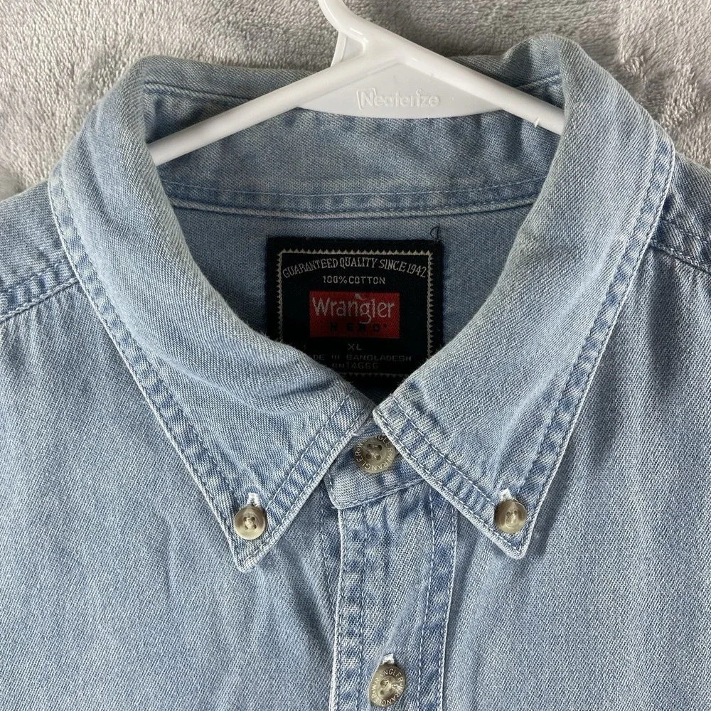 Wrangler Hero Shirt Mens XL Chambray Button Down Work Cotton Faded Blue Pocket